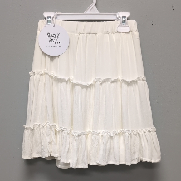 Princess Polly Dresses & Skirts - NWT Princess Polly White Marlowe Mini Skirt. Size 2